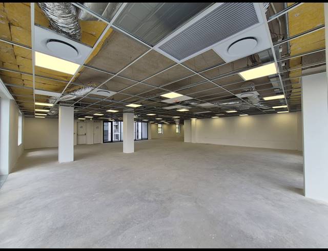 975M² OFFICE TO LET IN GLENADRIENNE EAST